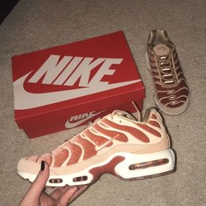 Nike Women’s Air max plus LX